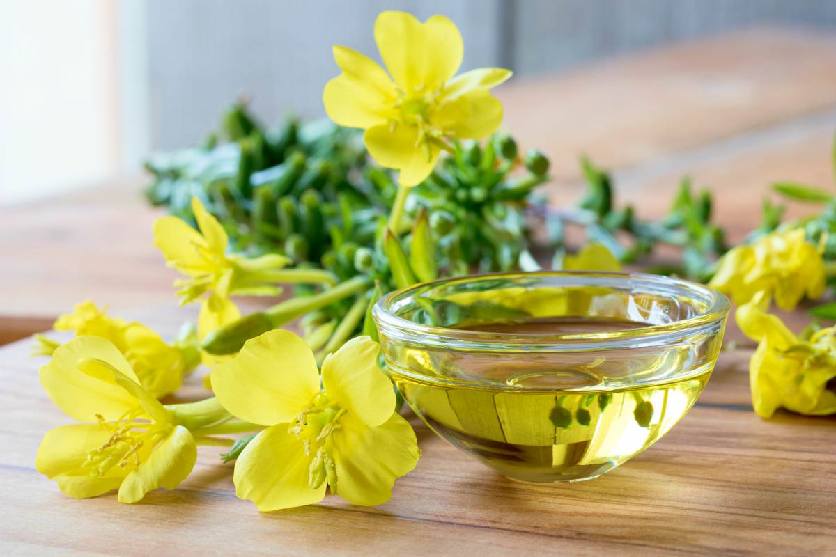 Có cách nào khắc phục tình trạng nổi mụn do uống tinh dầu hoa anh thảo không?
