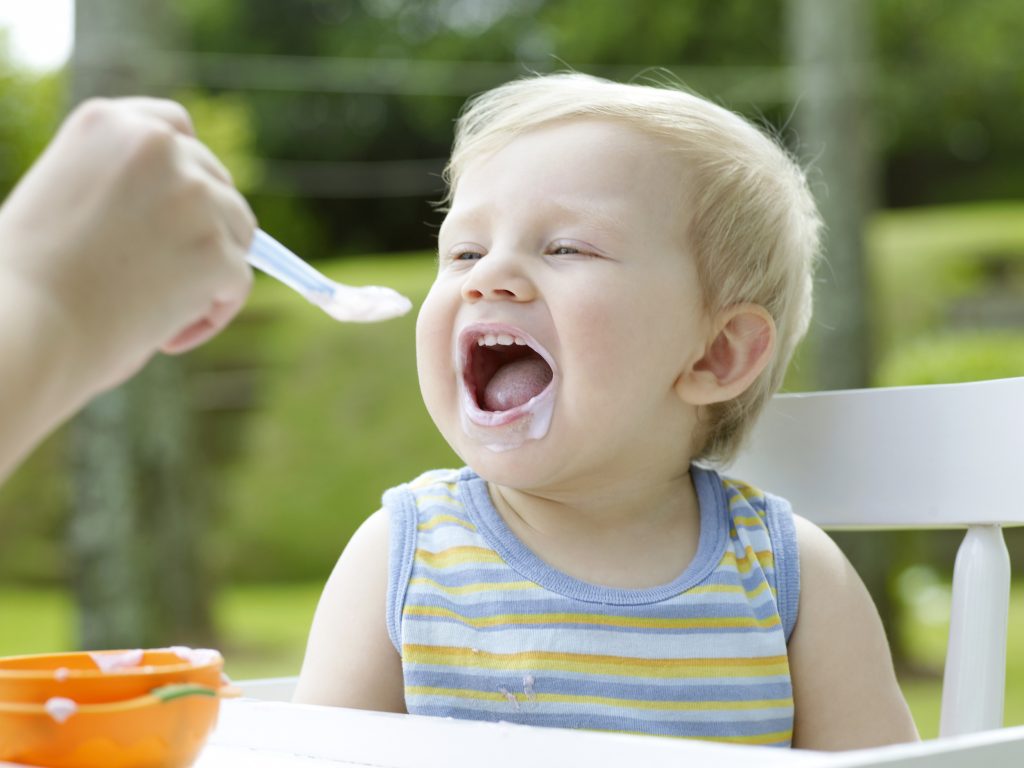 Thực đơn cho trẻ 1 tuổi biếng ăn cần: